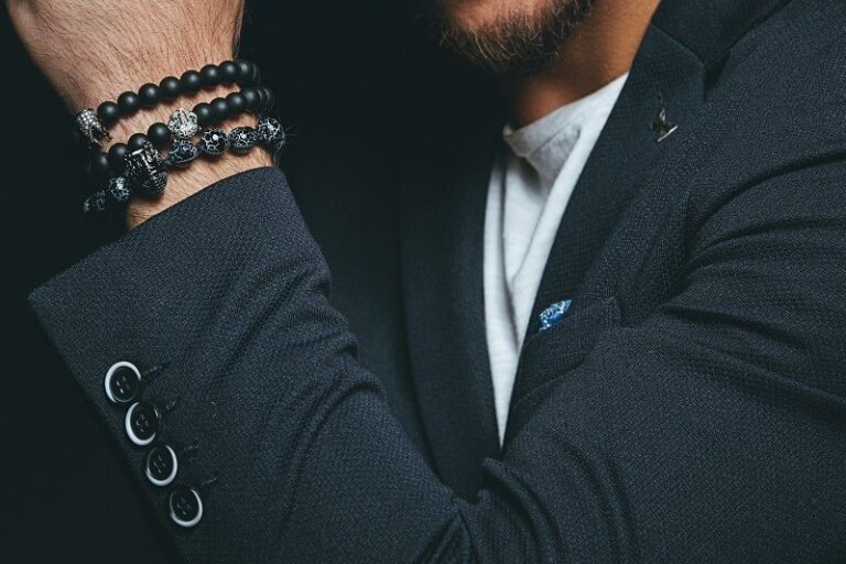 4 Fashionable Accessories for Men Styling